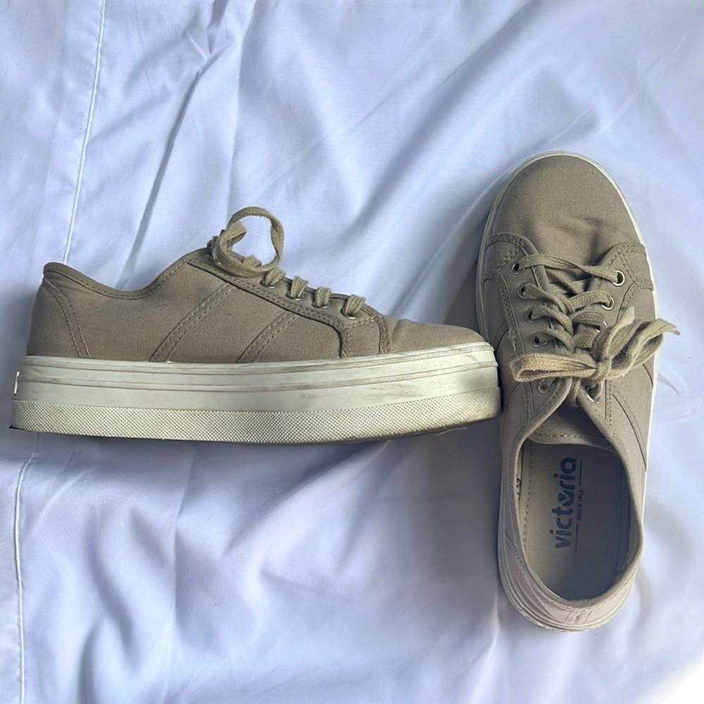 VICTORIA PLATFORM SHOES size 6.5